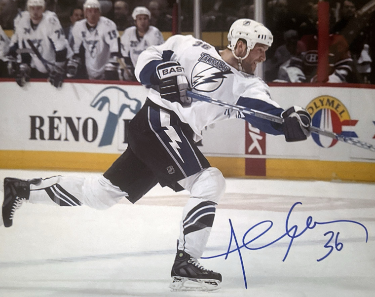André Roy: Photo autographié 8x10 Lightning de Tampa Bay Slapshot