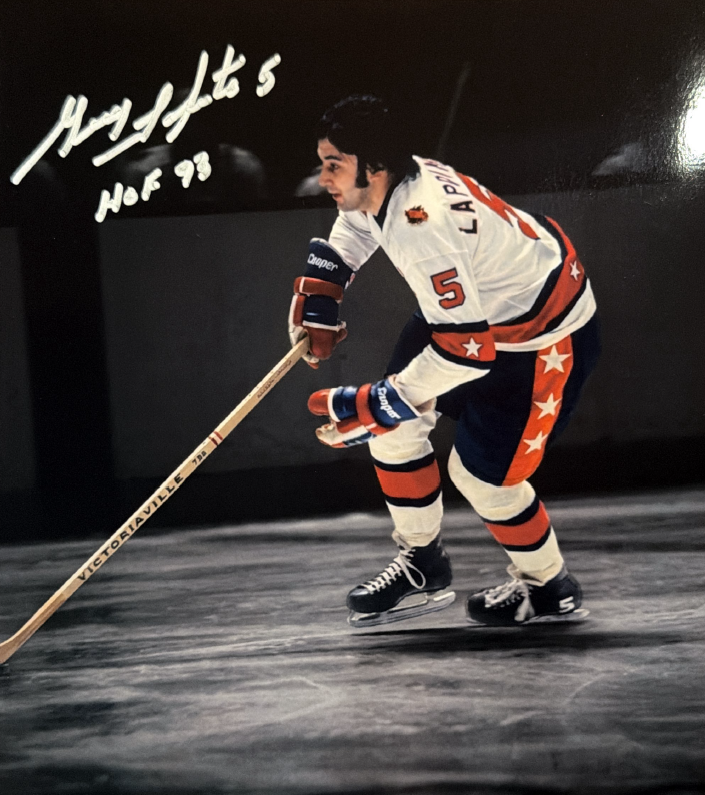 Guy Lapointe: Photo autographié 8x10 All-Star Game spotlight avec HOF93