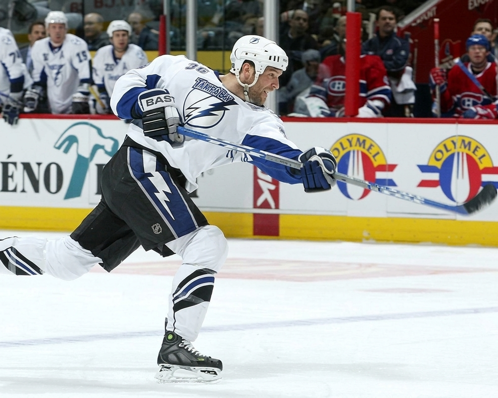 André Roy précommande: Photo autographié 8x10 Lightning de Tampa Bay Slapshot