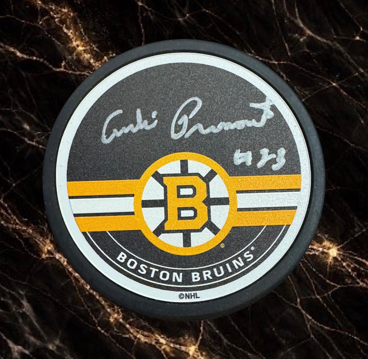 Rondelle autographiée par André Pronovost Bruins de Boston textured puck