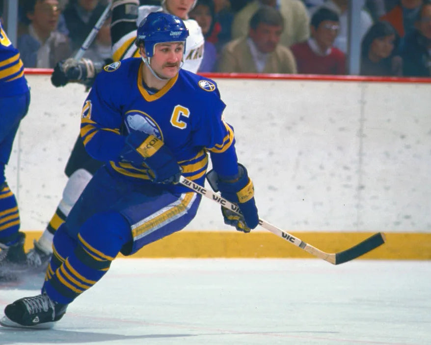 Gilbert Perreault précommande: Photo autographié 8x10 Sabres de Buffalo en action