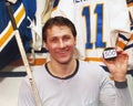 Gilbert Perreault précommande: Photo autographié 8x10 Sabres de Buffalo 500 buts